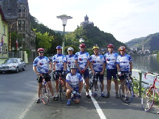 8 mikkers dansend door de eifel....