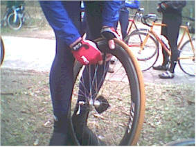 Eerste lekke band 2003 ??
